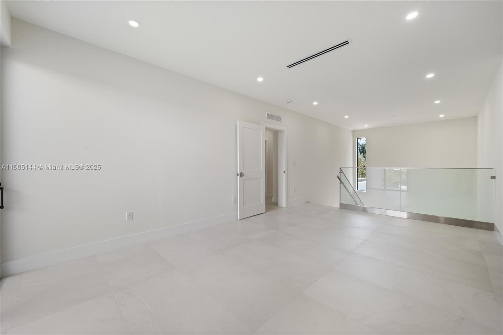 2127 SW 11th Ter, Miami FL 33135 — 20