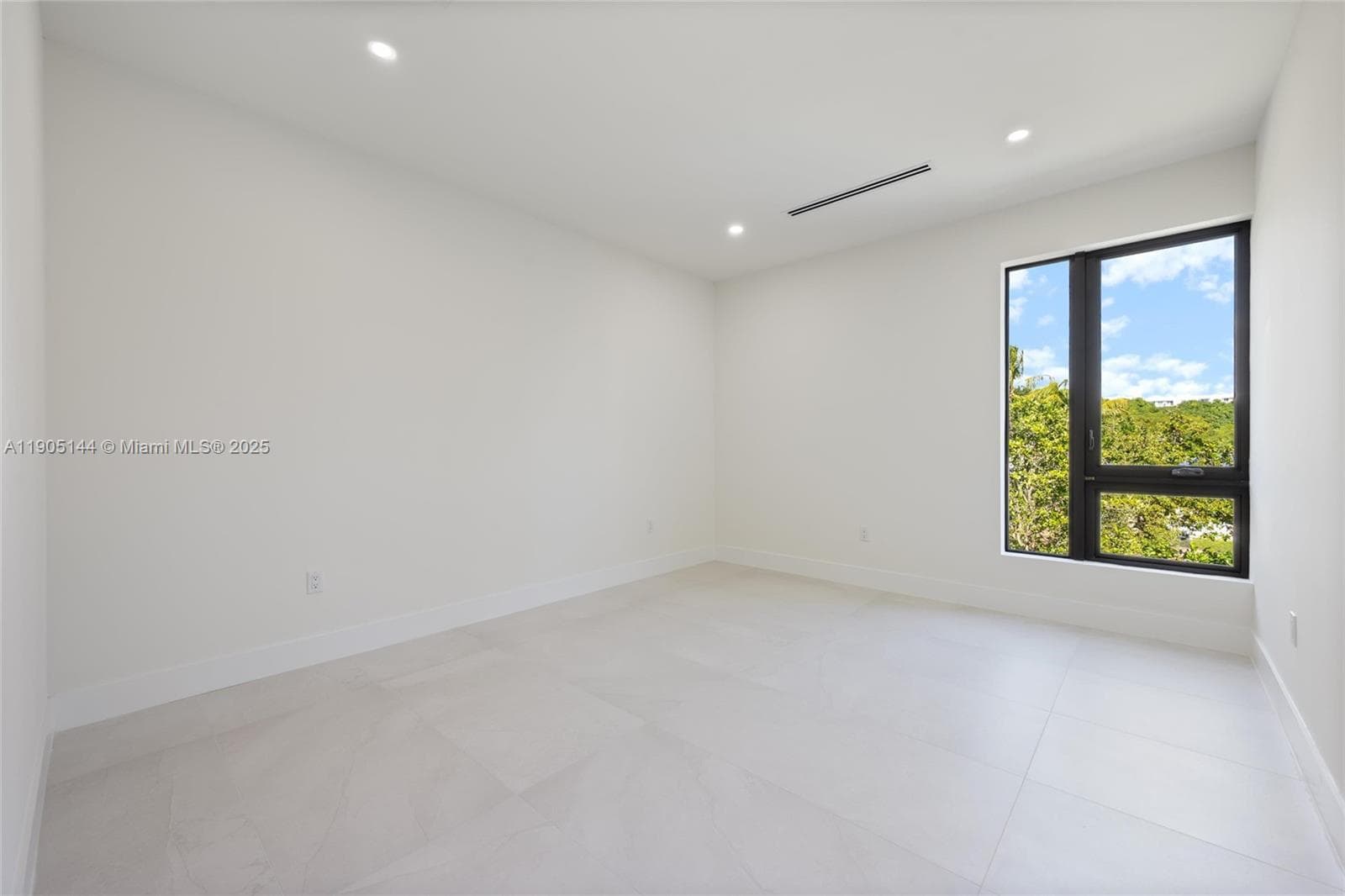 2127 SW 11th Ter, Miami FL 33135 — 21