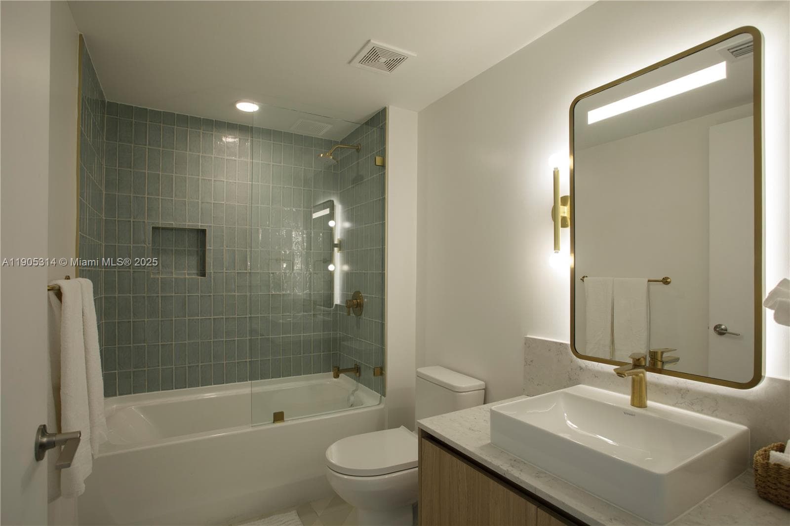 159 NE 6th St # 2816, Miami FL 33132 — 20