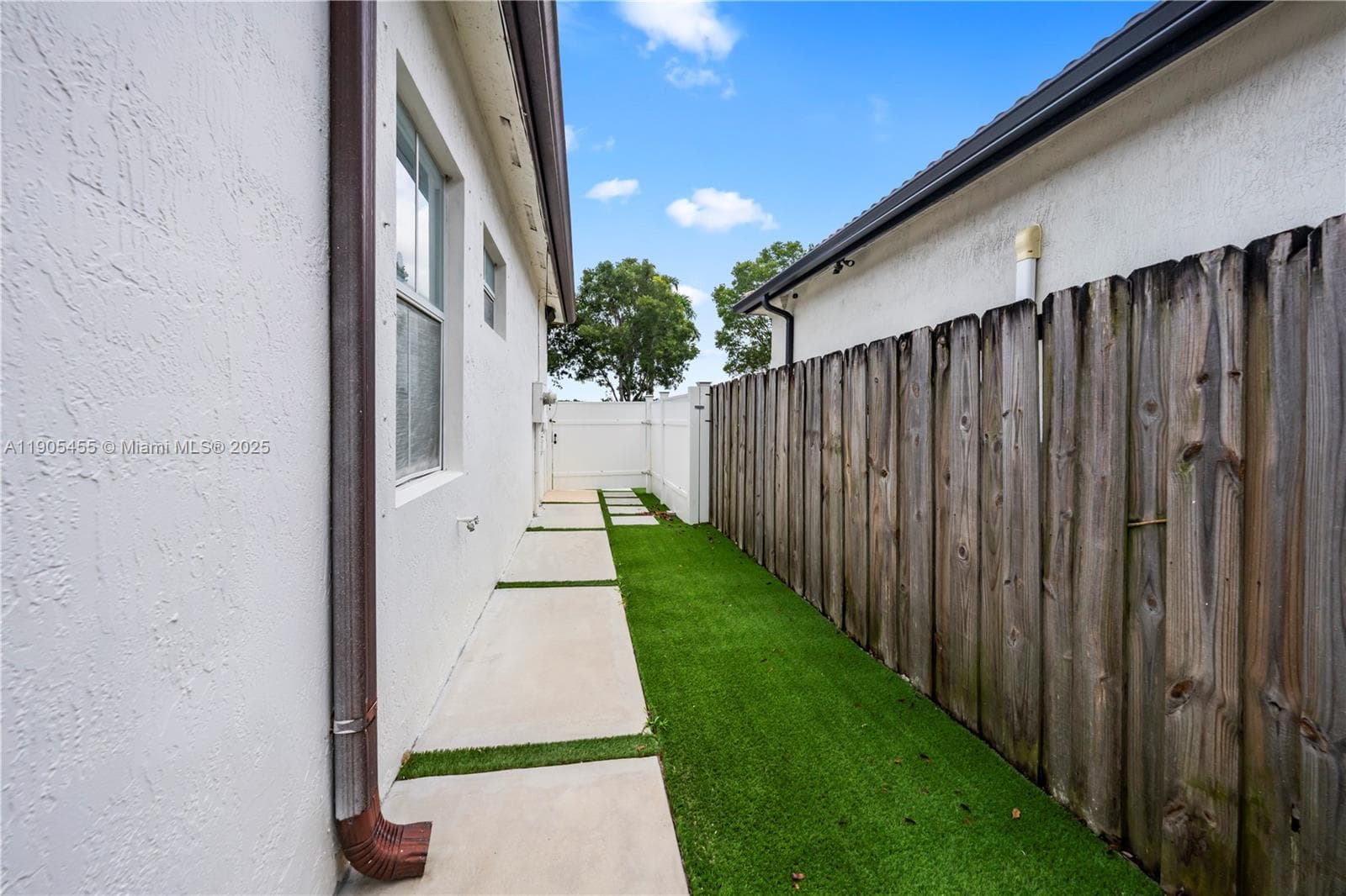 18000 NW 90th Pl, Hialeah FL 33018 — 34