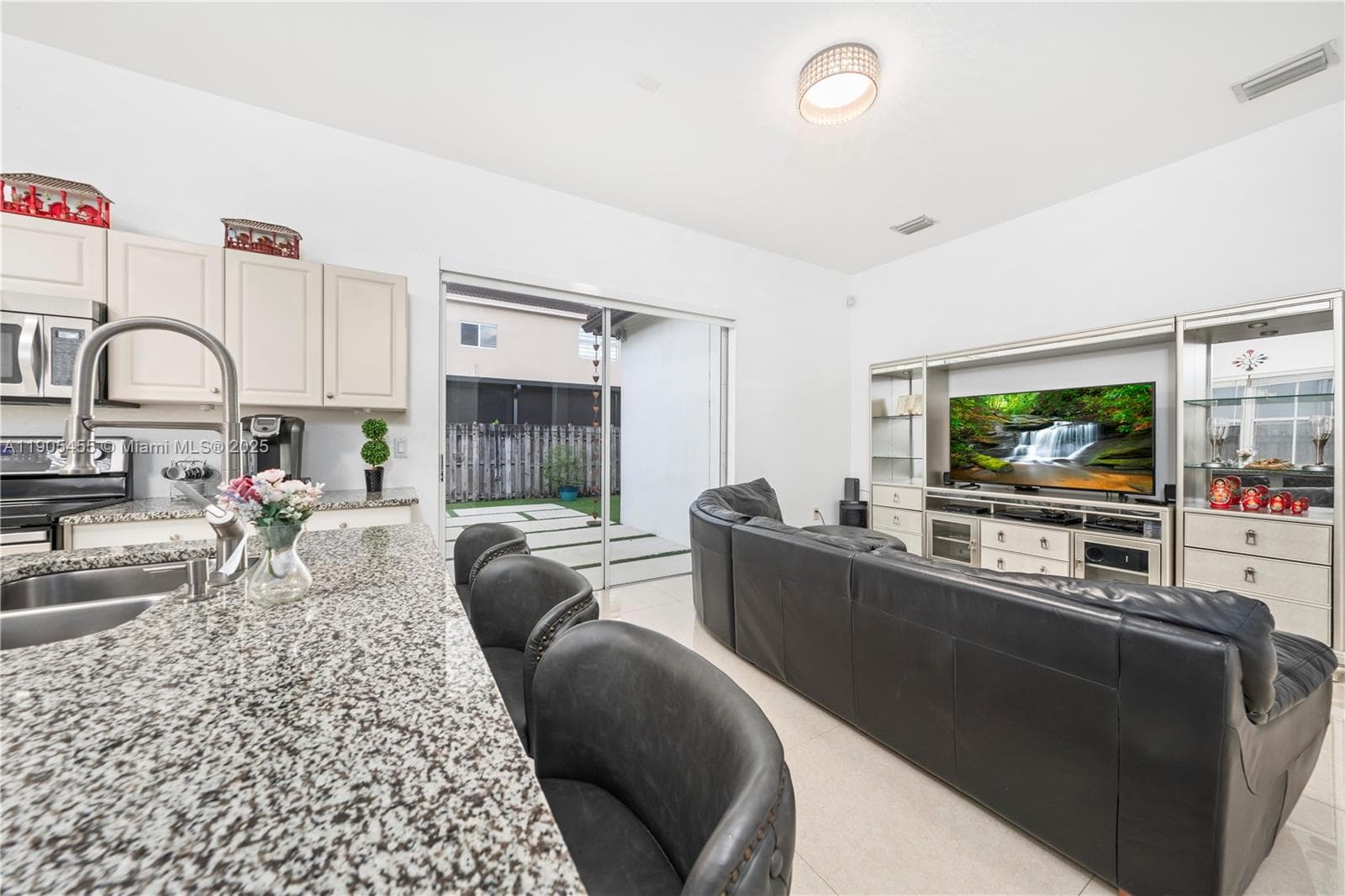 18000 NW 90th Pl, Hialeah FL 33018 — 14