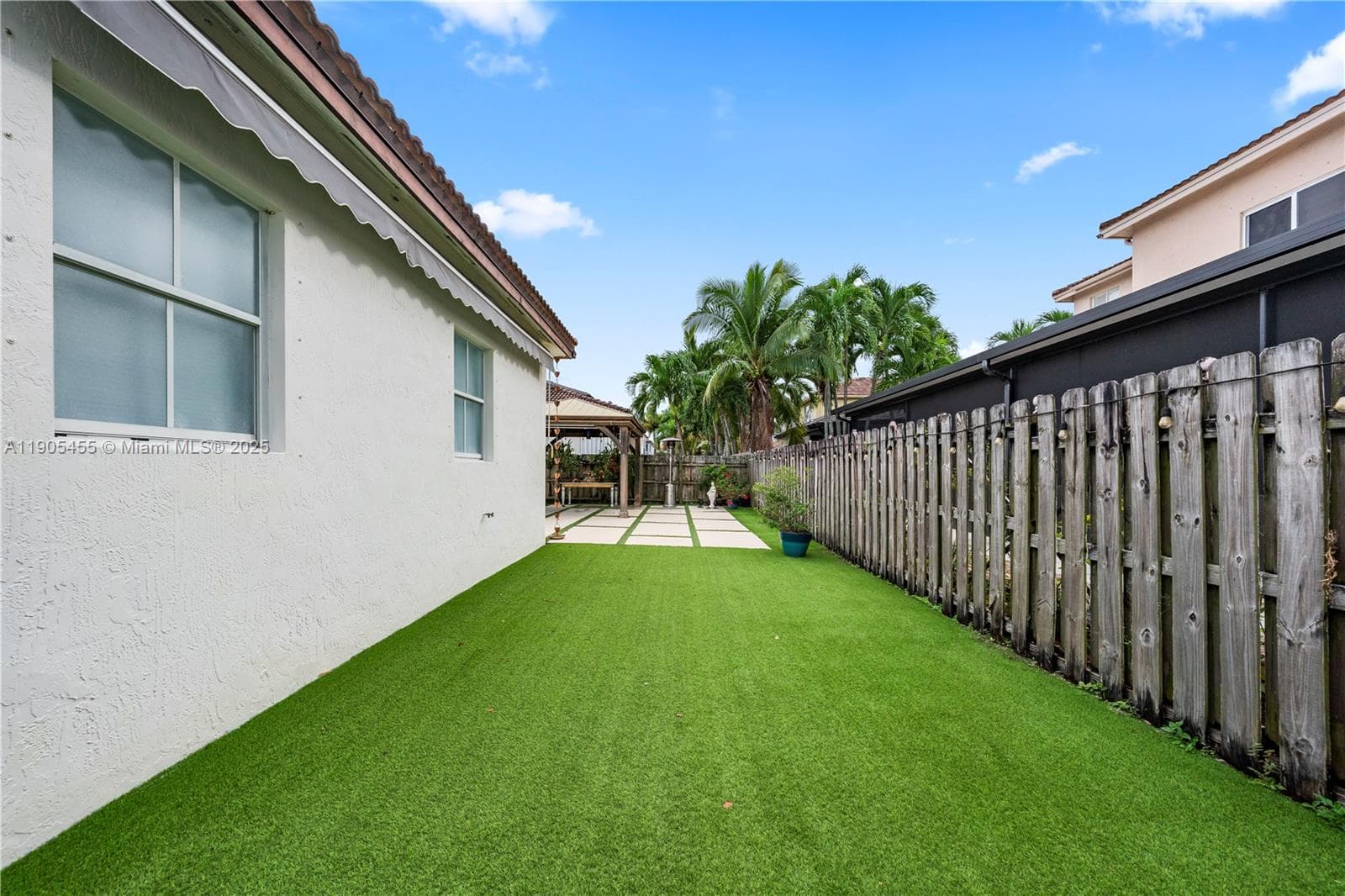 18000 NW 90th Pl, Hialeah FL 33018 — 35