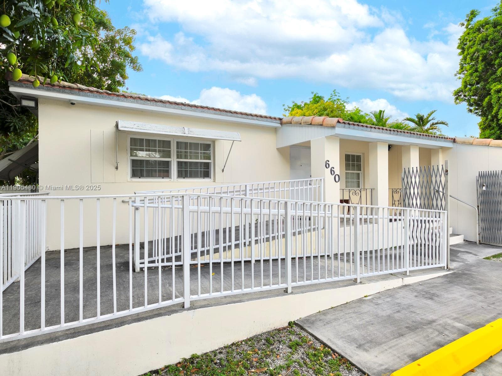 660 Miller Dr, Miami Springs FL 33166 — 2