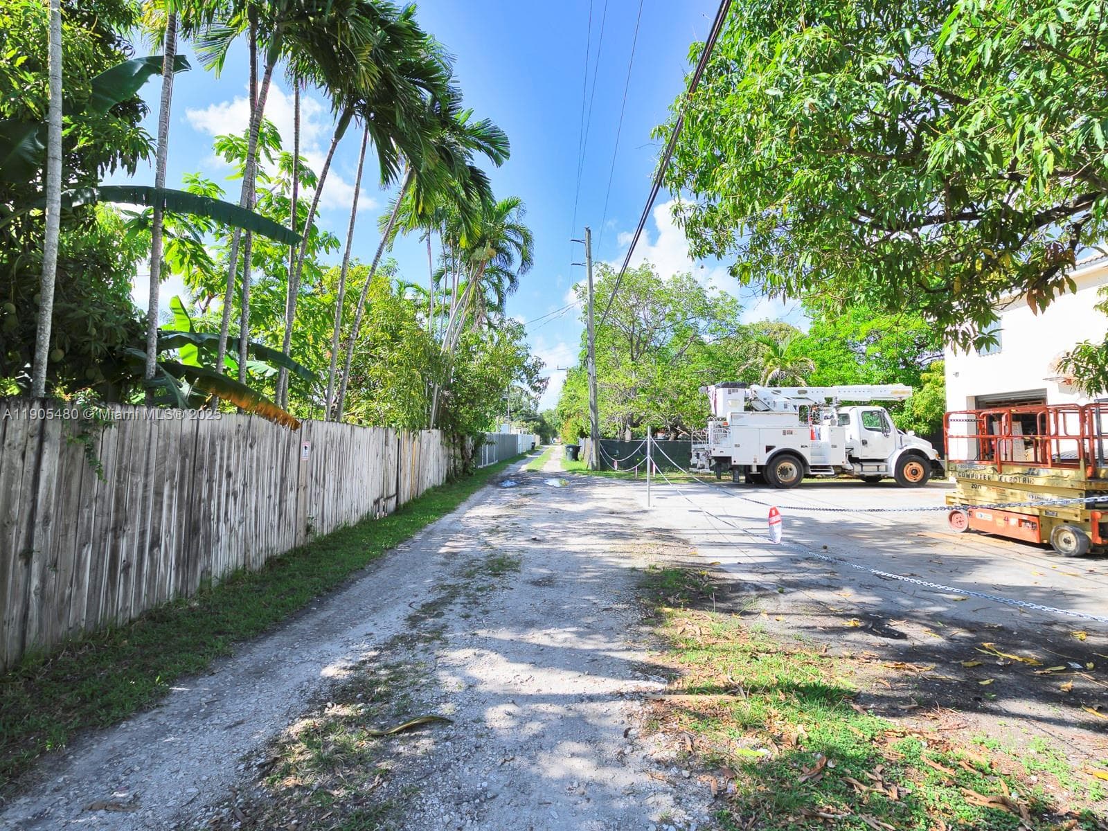 660 Miller Dr, Miami Springs FL 33166 — 26