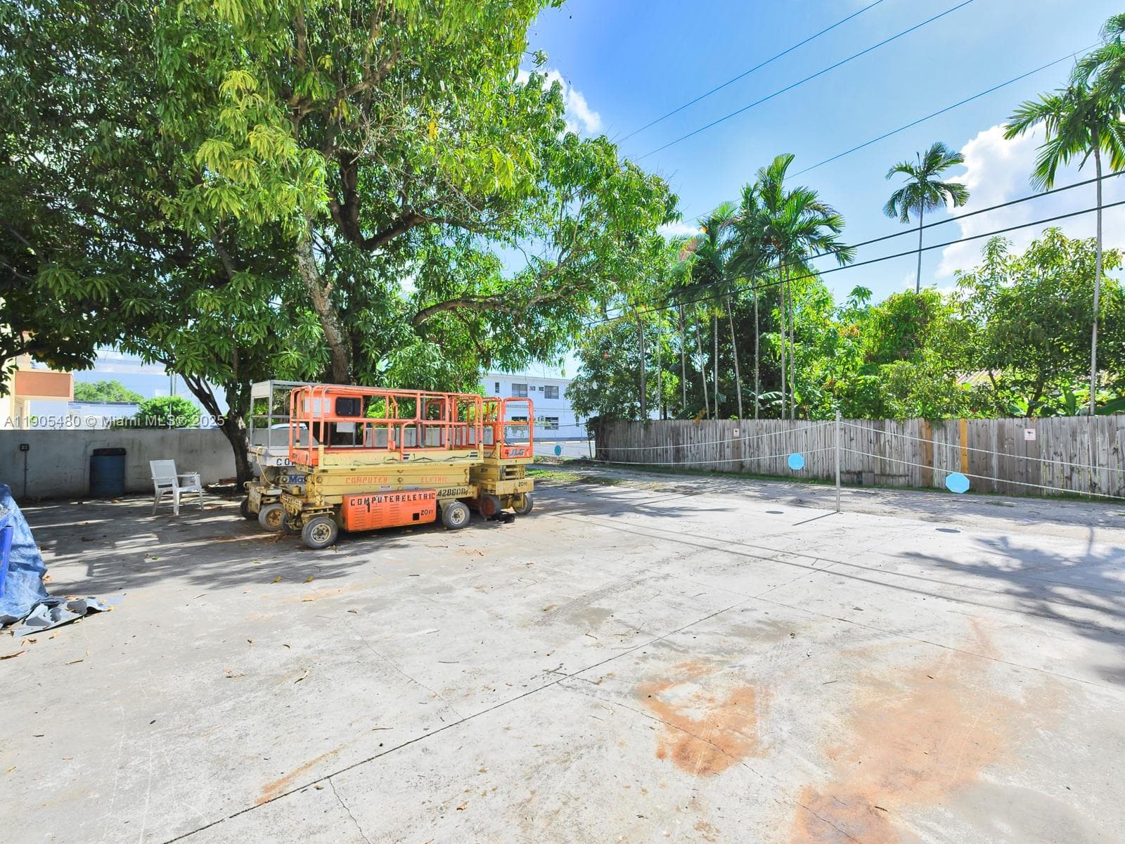 660 Miller Dr, Miami Springs FL 33166 — 25