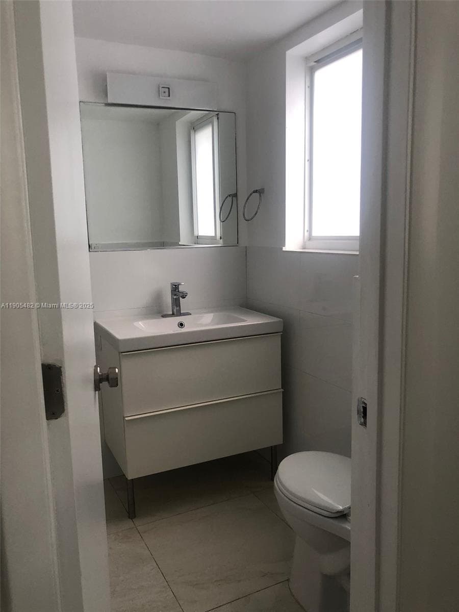 7155 Rue Notre Dame, Miami Beach FL 33141 — 27