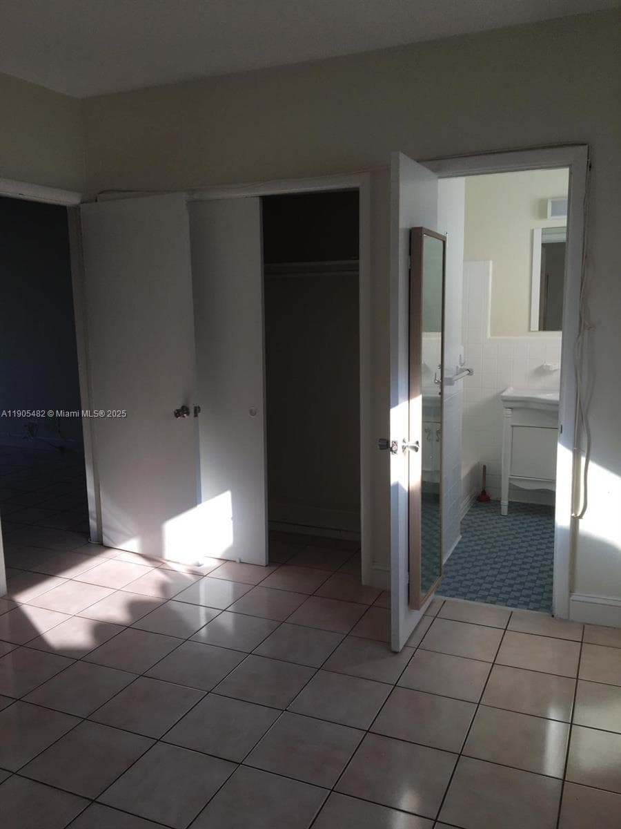 7155 Rue Notre Dame, Miami Beach FL 33141 — 52