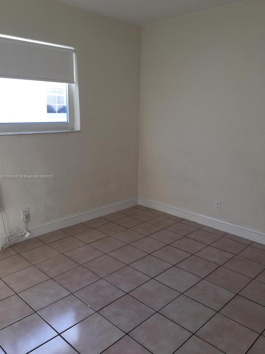 7155 Rue Notre Dame, Miami Beach FL 33141 — 56