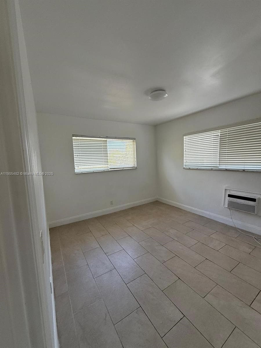 7155 Rue Notre Dame, Miami Beach FL 33141 — 47