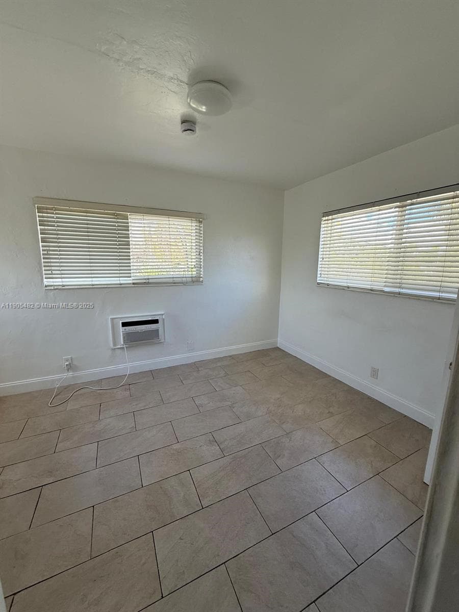 7155 Rue Notre Dame, Miami Beach FL 33141 — 43