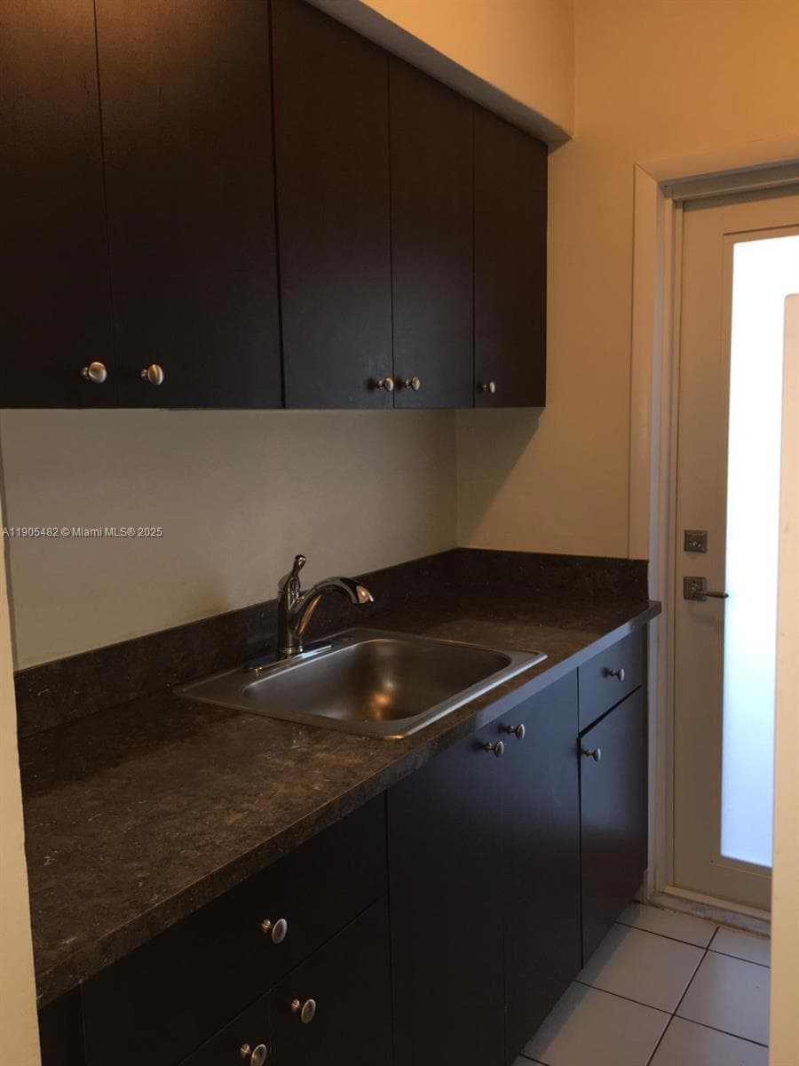7155 Rue Notre Dame, Miami Beach FL 33141 — 53