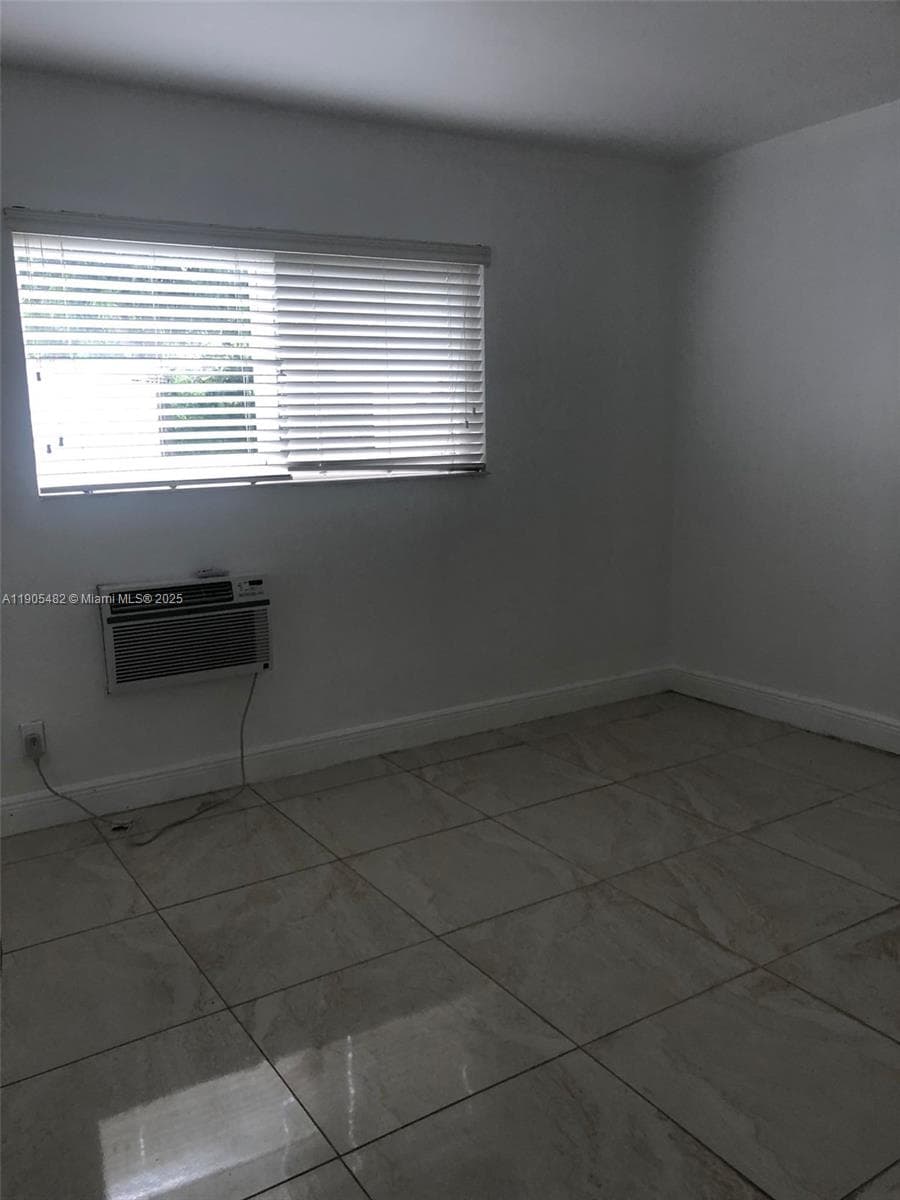7155 Rue Notre Dame, Miami Beach FL 33141 — 26
