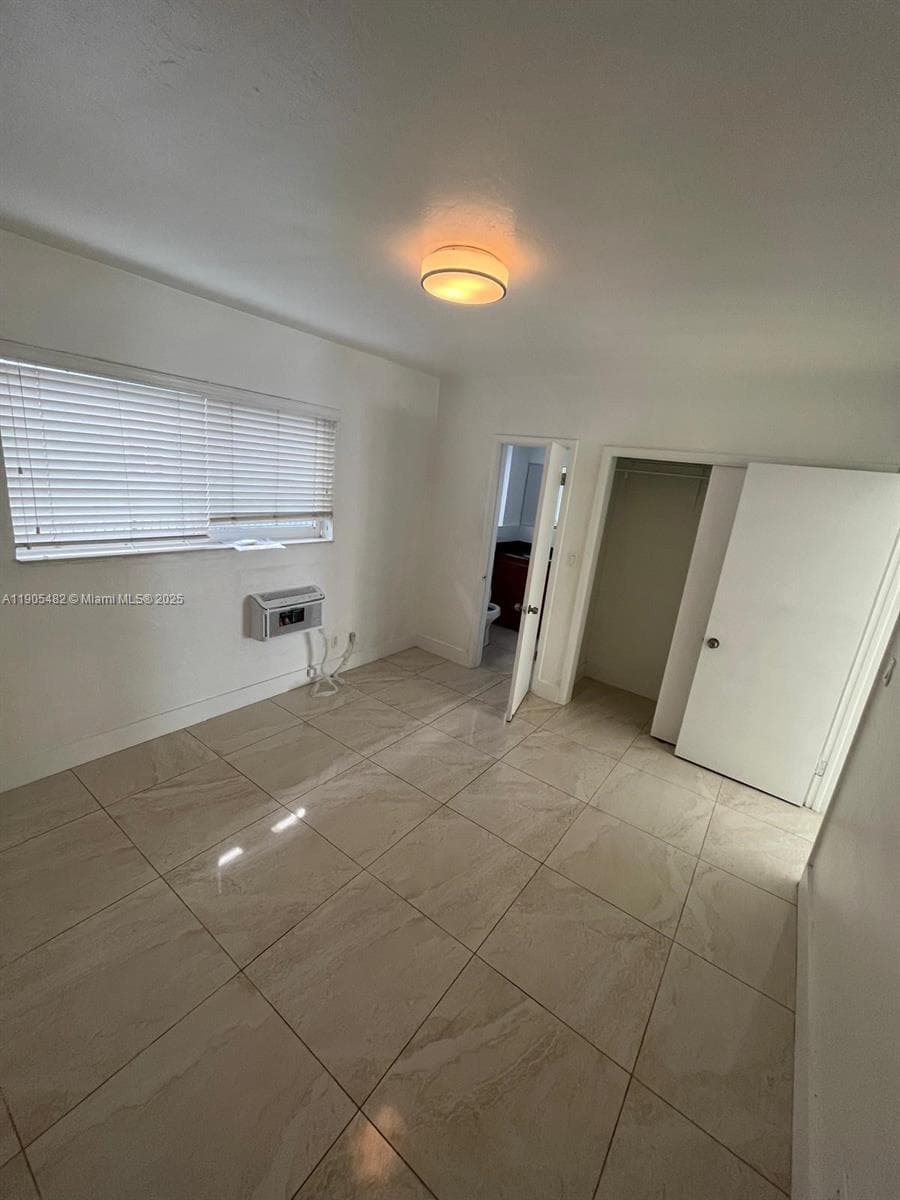 7155 Rue Notre Dame, Miami Beach FL 33141 — 32