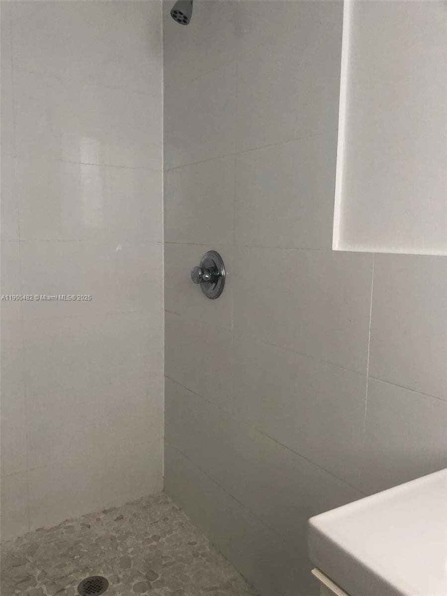 7155 Rue Notre Dame, Miami Beach FL 33141 — 28