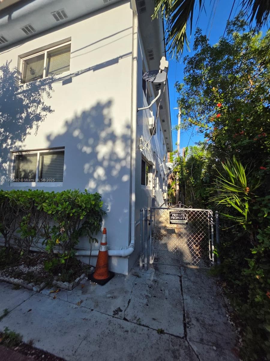 7155 Rue Notre Dame, Miami Beach FL 33141 — 5