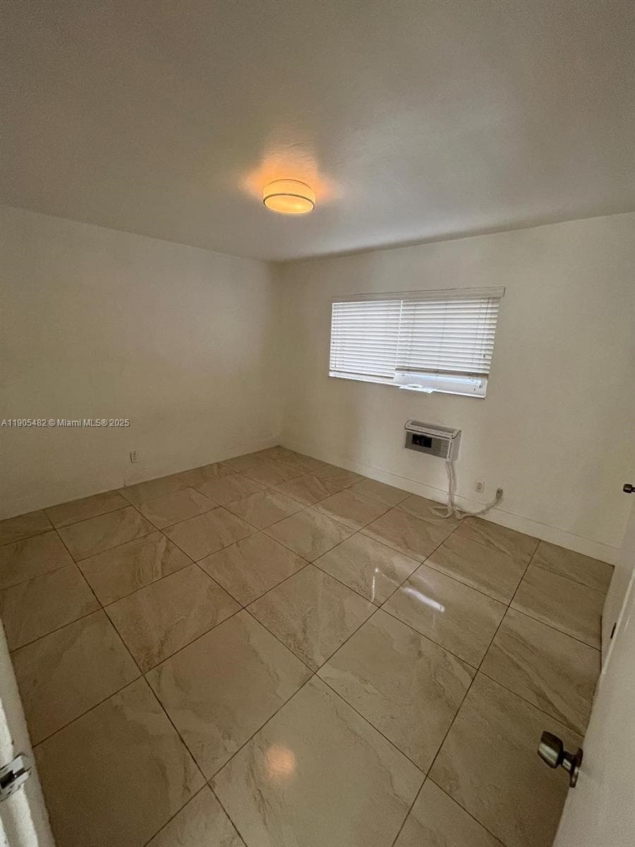 7155 Rue Notre Dame, Miami Beach FL 33141 — 34