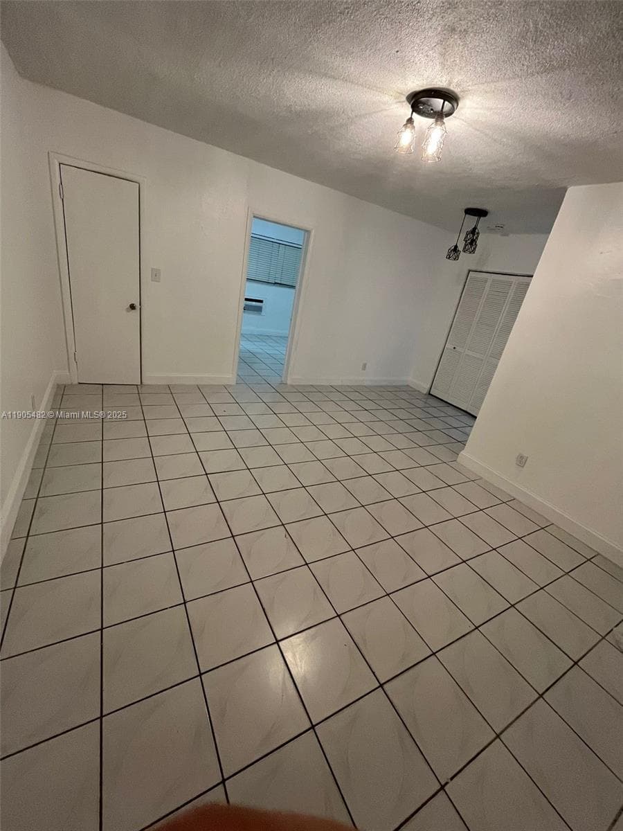 7155 Rue Notre Dame, Miami Beach FL 33141 — 38