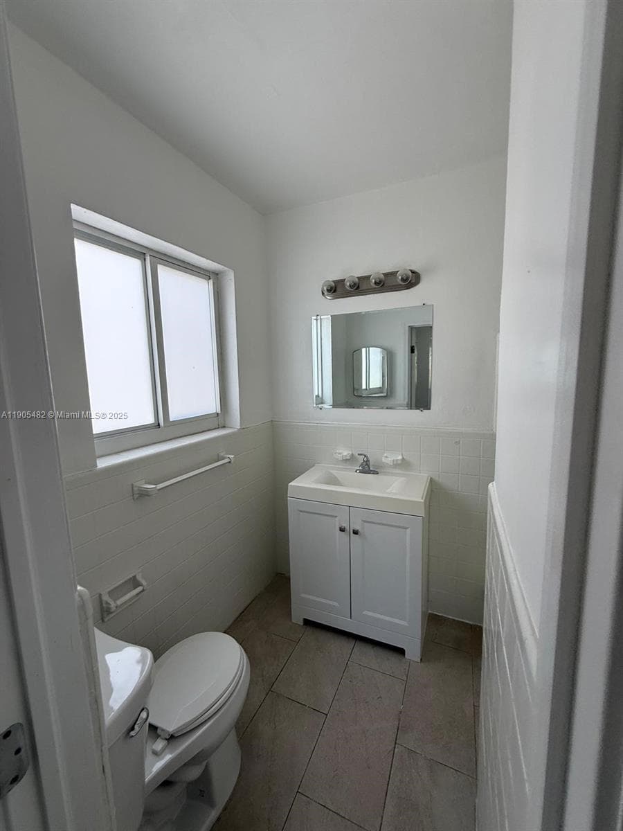 7155 Rue Notre Dame, Miami Beach FL 33141 — 49