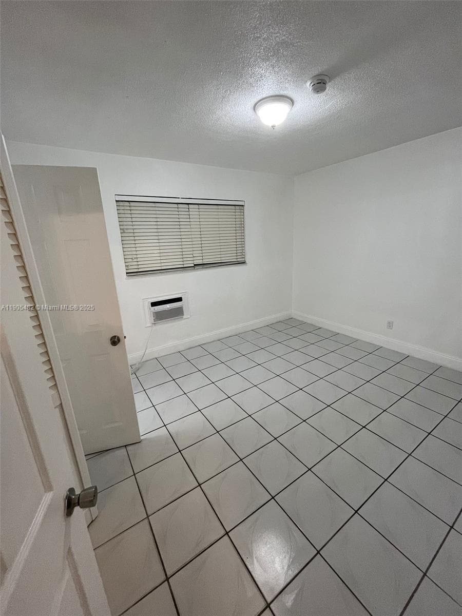 7155 Rue Notre Dame, Miami Beach FL 33141 — 41