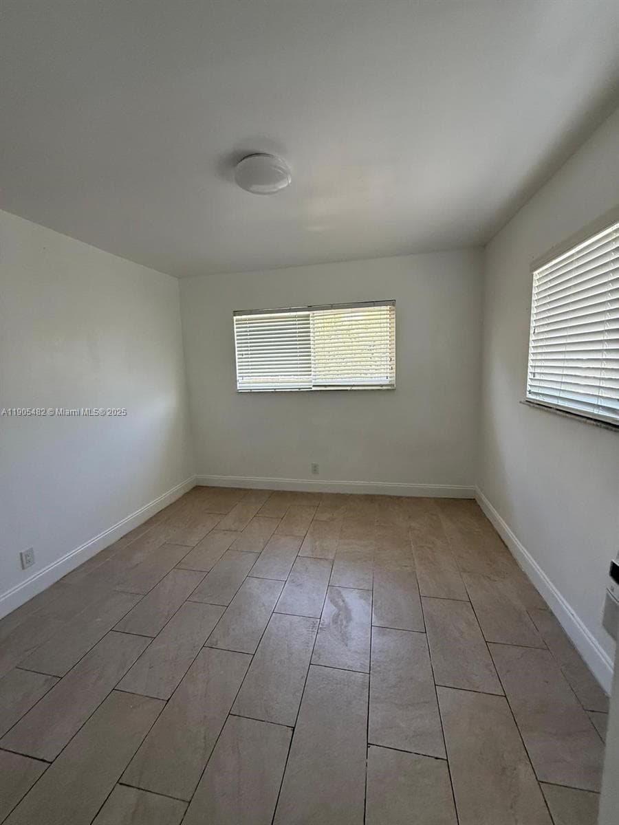 7155 Rue Notre Dame, Miami Beach FL 33141 — 51