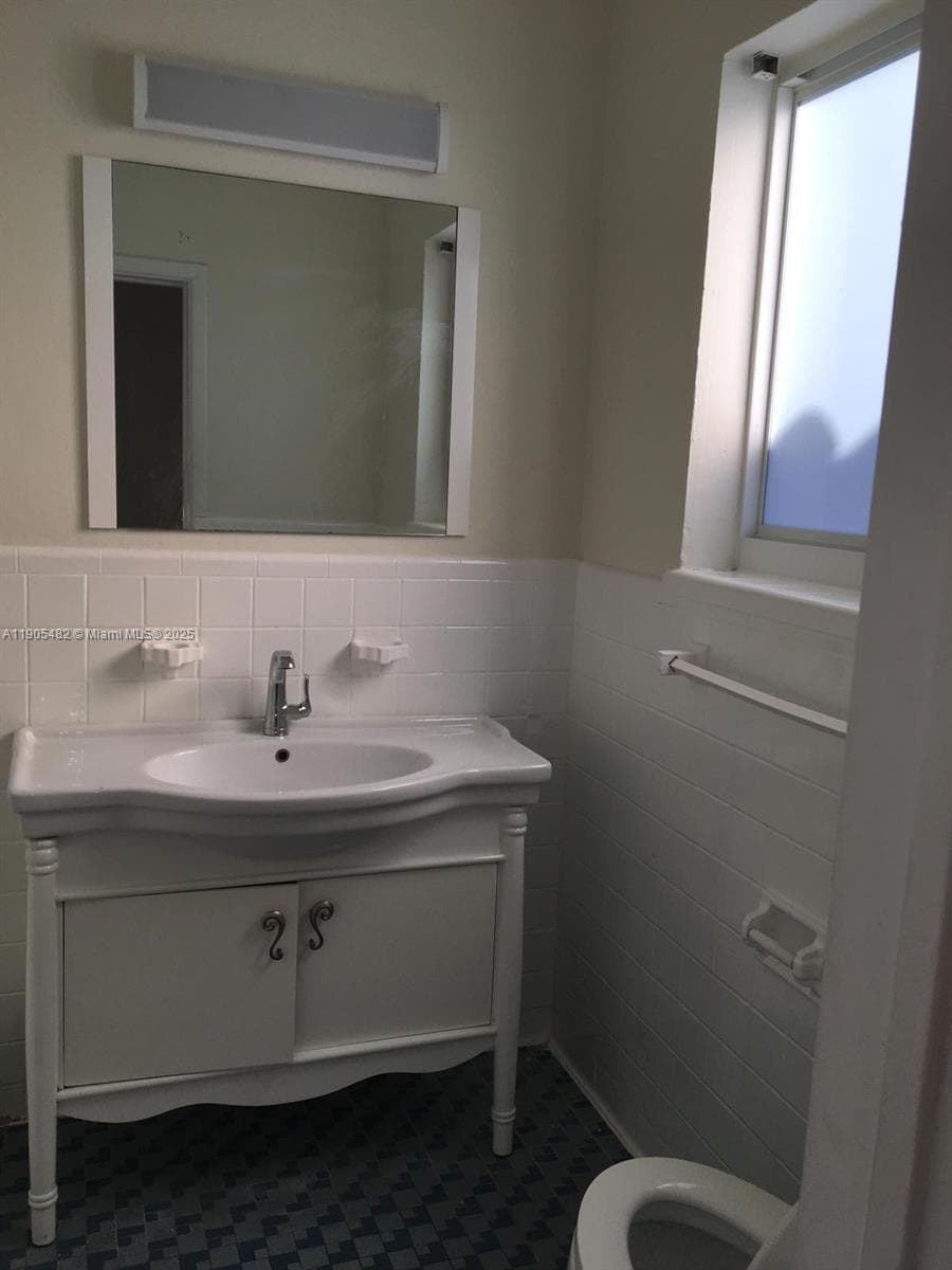 7155 Rue Notre Dame, Miami Beach FL 33141 — 55