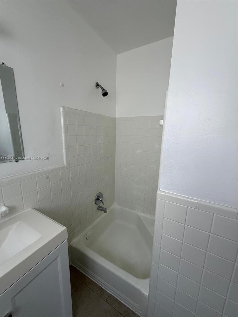 7155 Rue Notre Dame, Miami Beach FL 33141 — 50