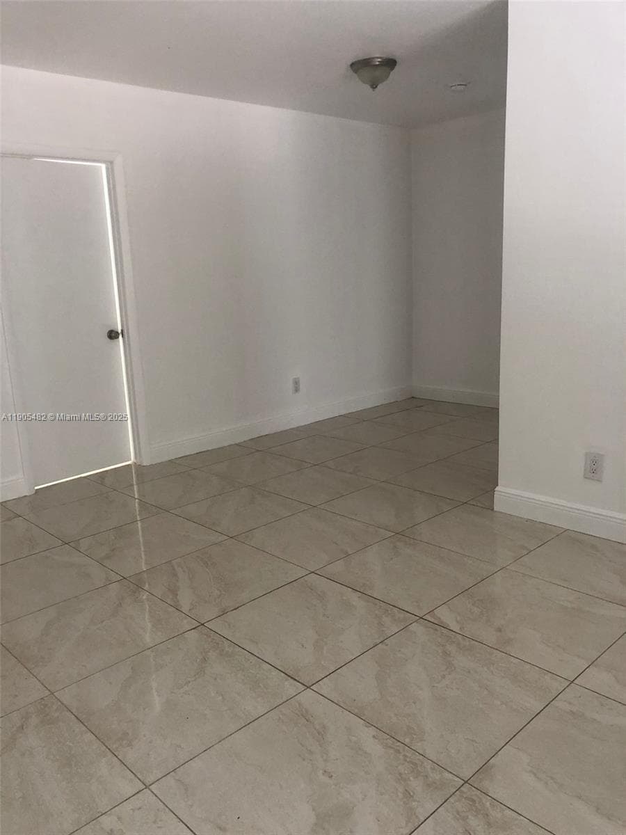 7155 Rue Notre Dame, Miami Beach FL 33141 — 19