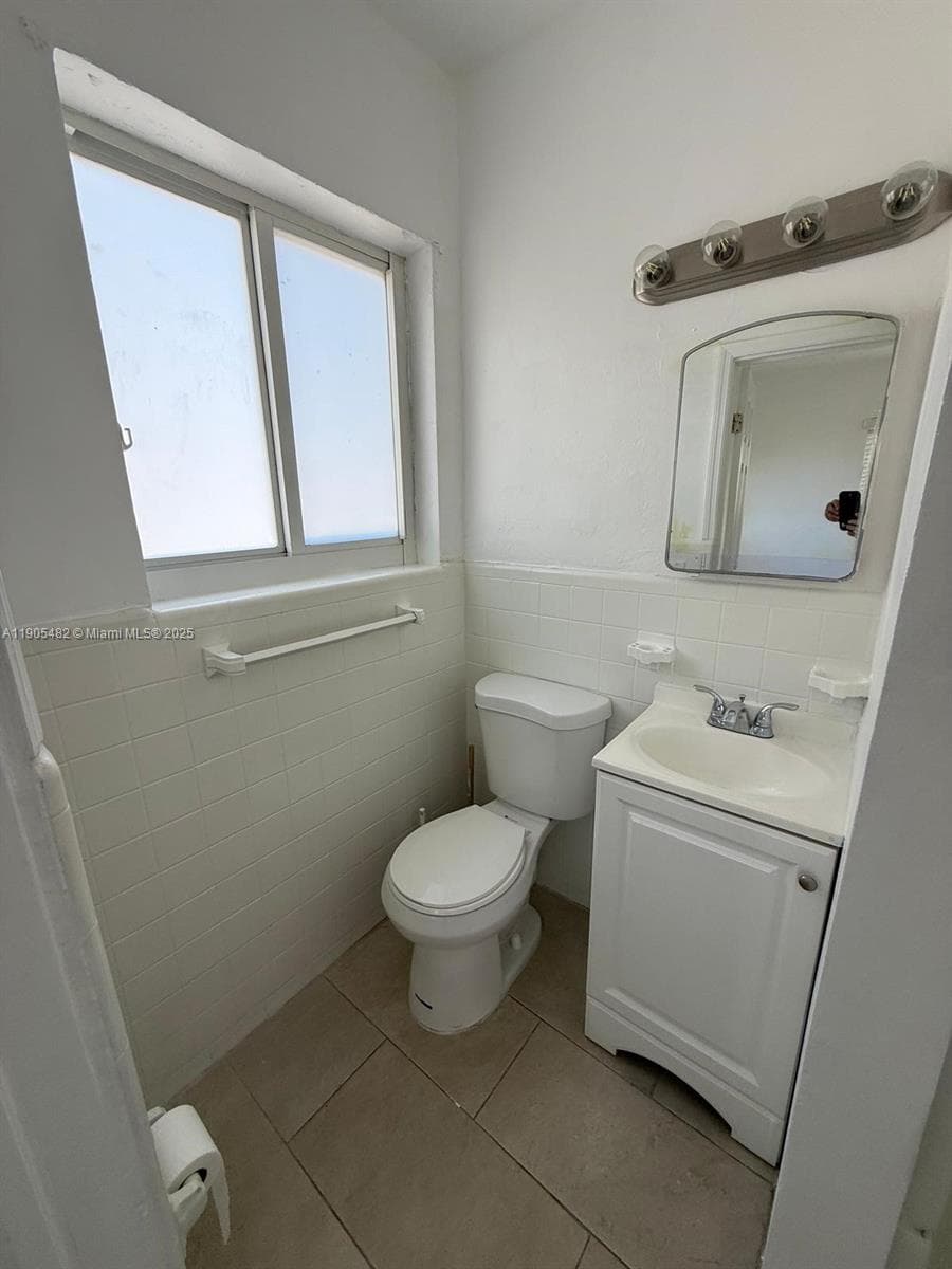 7155 Rue Notre Dame, Miami Beach FL 33141 — 44