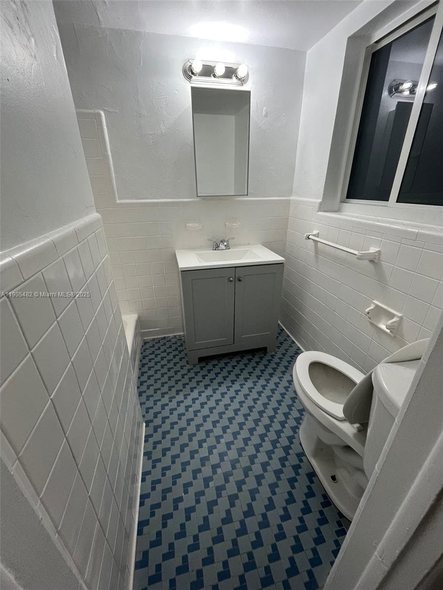 7155 Rue Notre Dame, Miami Beach FL 33141 — 40