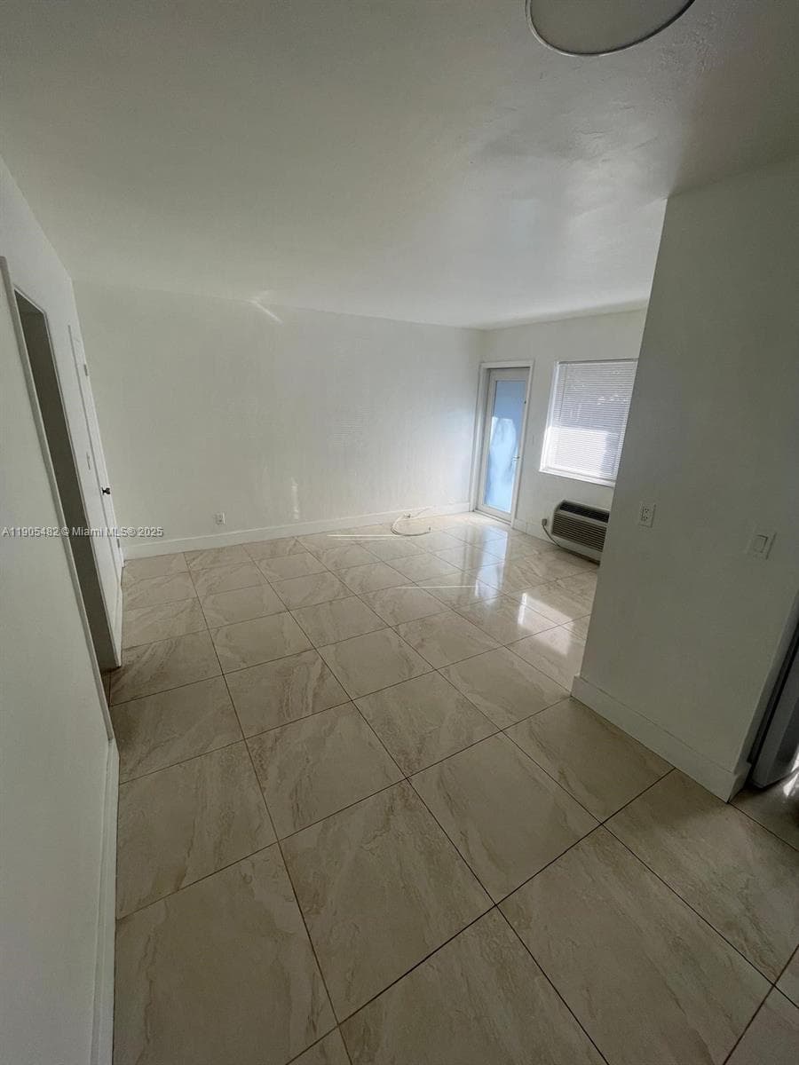 7155 Rue Notre Dame, Miami Beach FL 33141 — 35