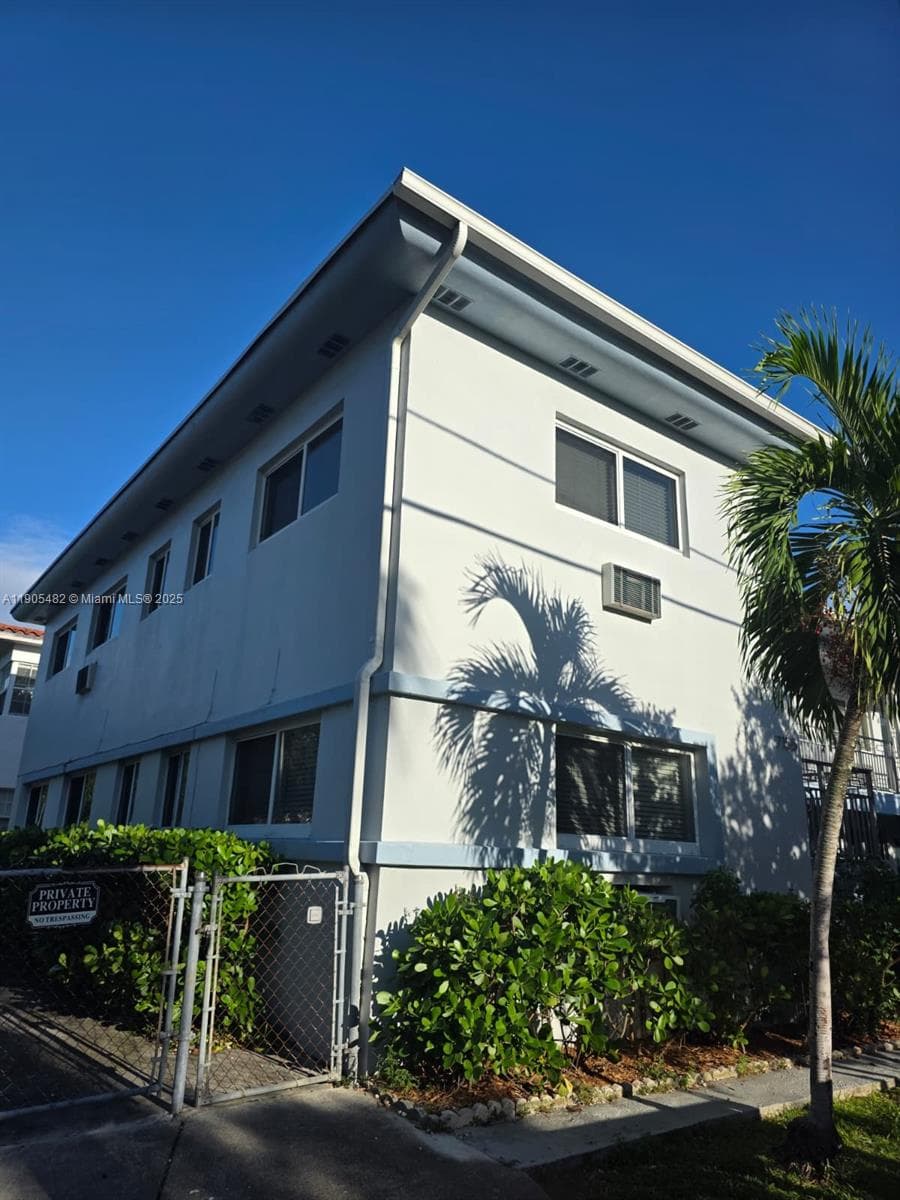 7155 Rue Notre Dame, Miami Beach FL 33141 — 4