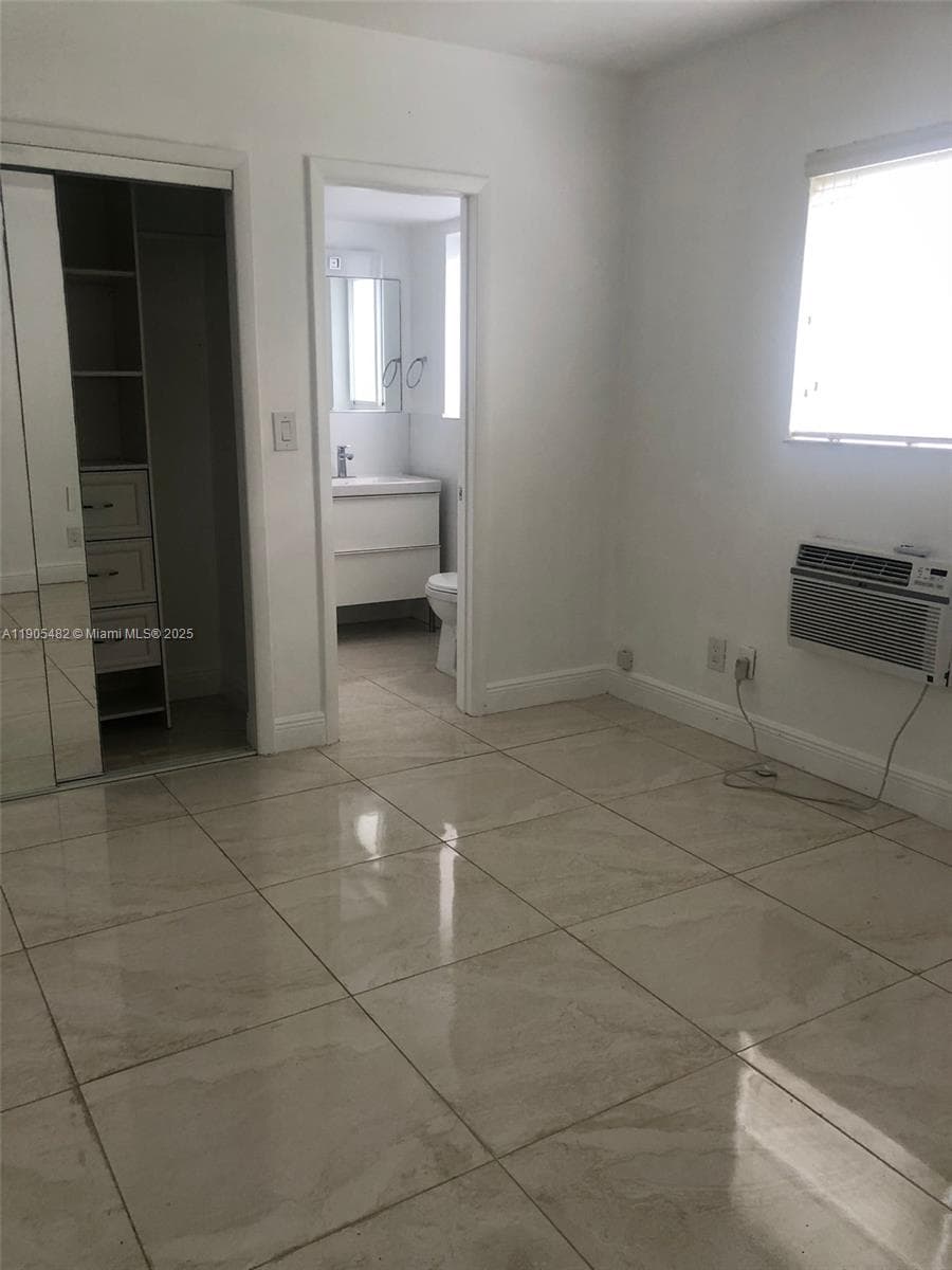 7155 Rue Notre Dame, Miami Beach FL 33141 — 25