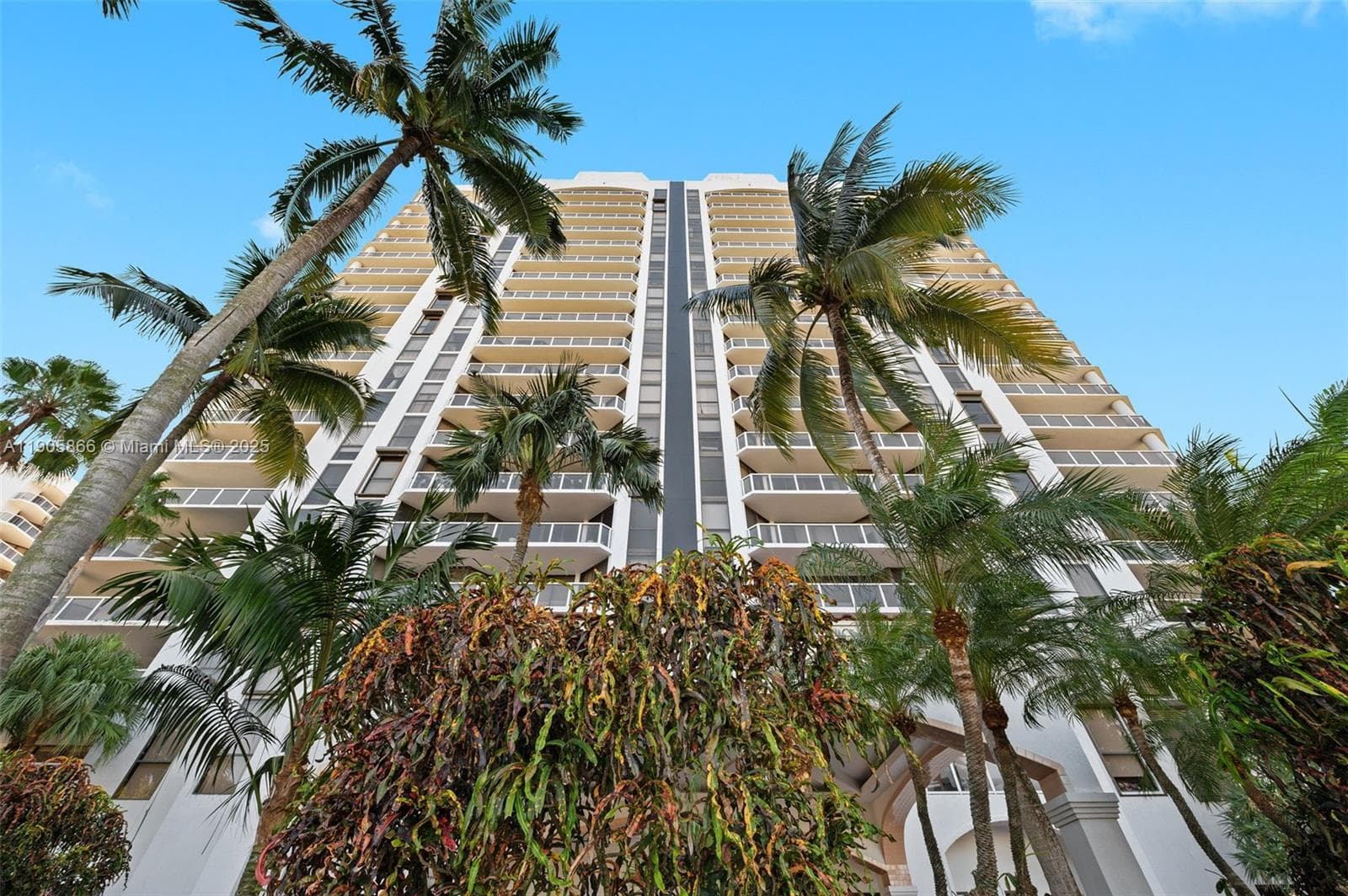 3598 Yacht Club Dr # 602, Aventura FL 33180 — 3