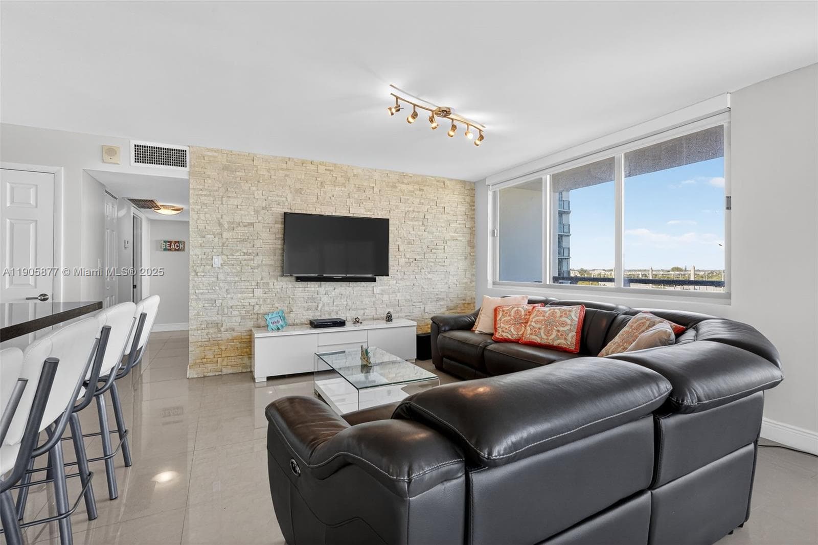 7135 Collins Ave # 705, Miami Beach FL 33141 — 14