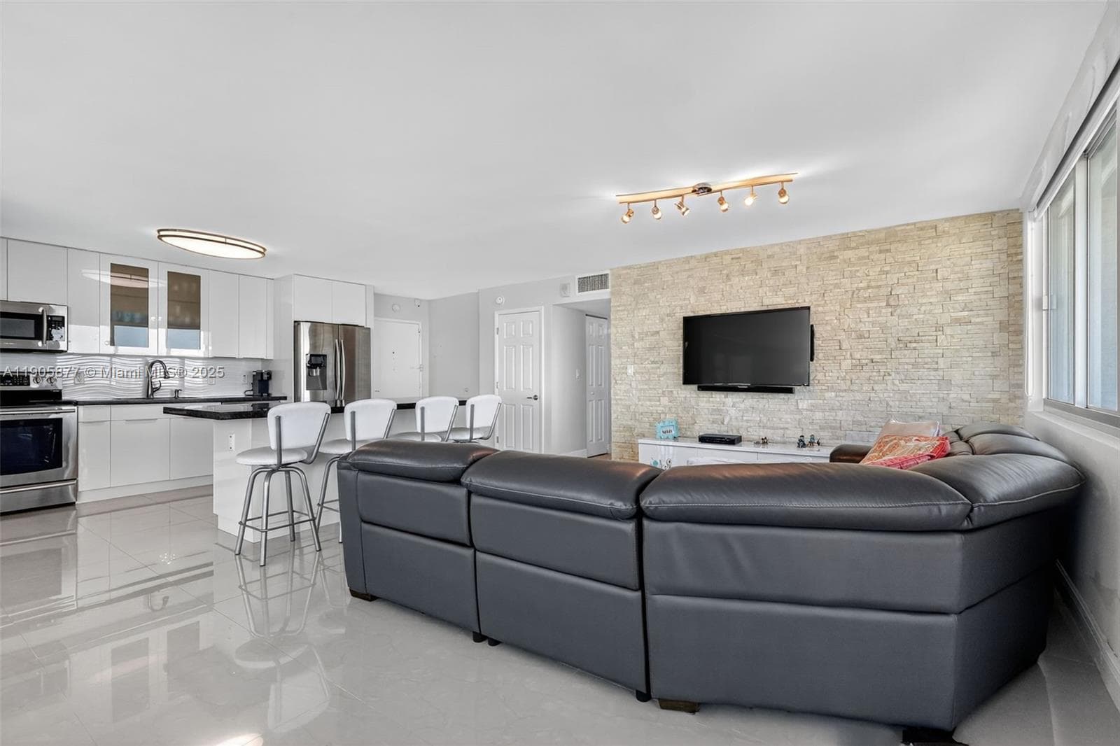 7135 Collins Ave # 705, Miami Beach FL 33141 — 15