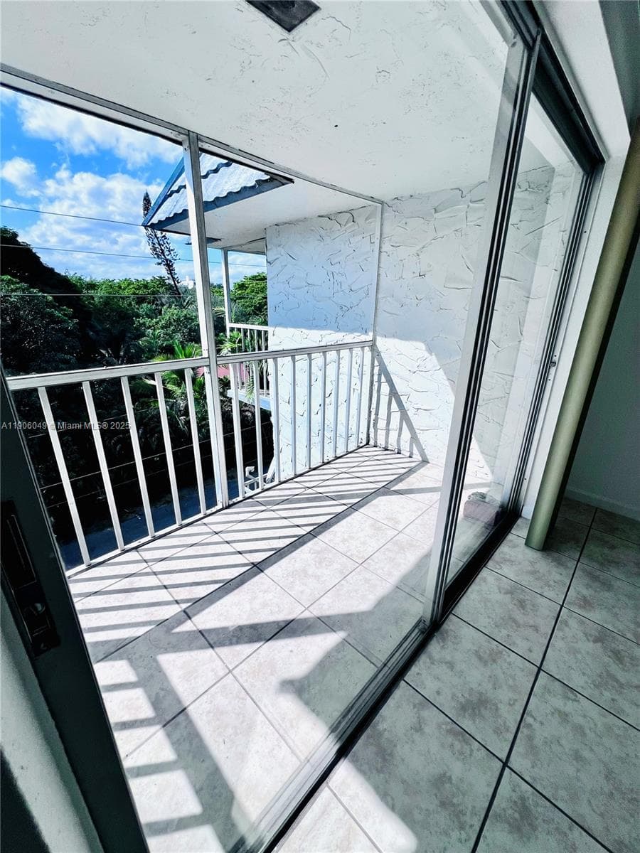 12290 NE 11th Ct # 305, North Miami FL 33161 — 17