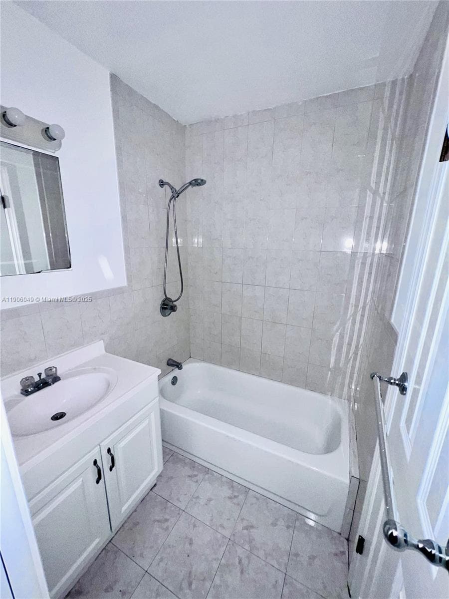 12290 NE 11th Ct # 305, North Miami FL 33161 — 12