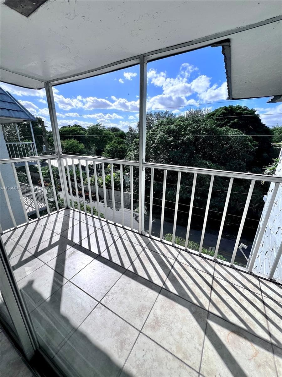 12290 NE 11th Ct # 305, North Miami FL 33161 — 18