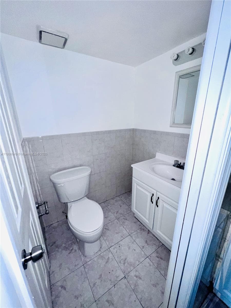 12290 NE 11th Ct # 305, North Miami FL 33161 — 11