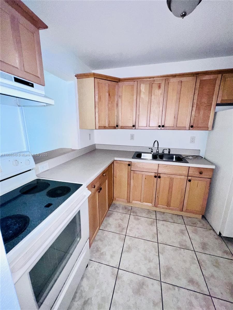 12290 NE 11th Ct # 305, North Miami FL 33161 — 4