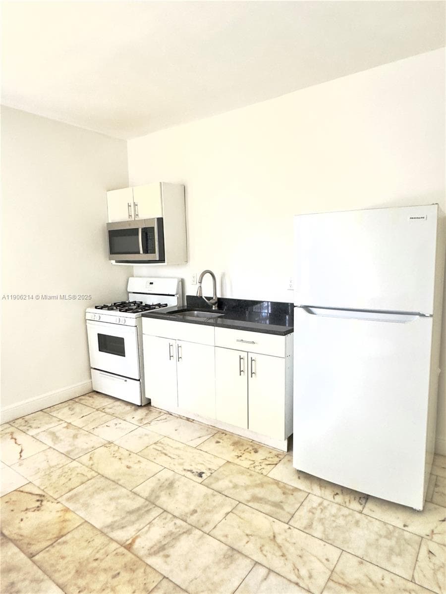 1526 Pennsylvania Ave # 2, Miami Beach FL 33139 — 5