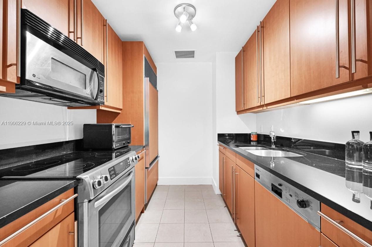 1435 Brickell Ave # 3401, Miami FL 33131 — 23