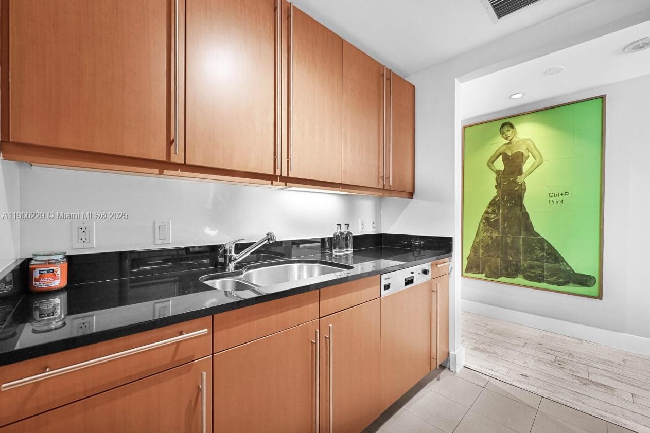1435 Brickell Ave # 3401, Miami FL 33131 — 27