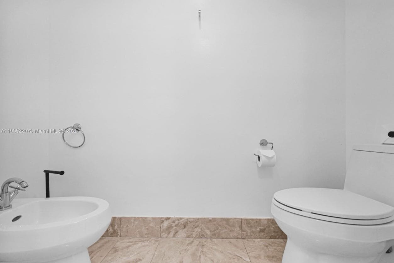 1435 Brickell Ave # 3401, Miami FL 33131 — 17