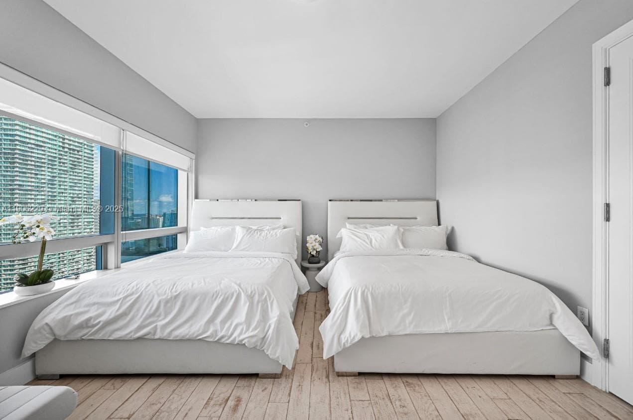1435 Brickell Ave # 3401, Miami FL 33131 — 3