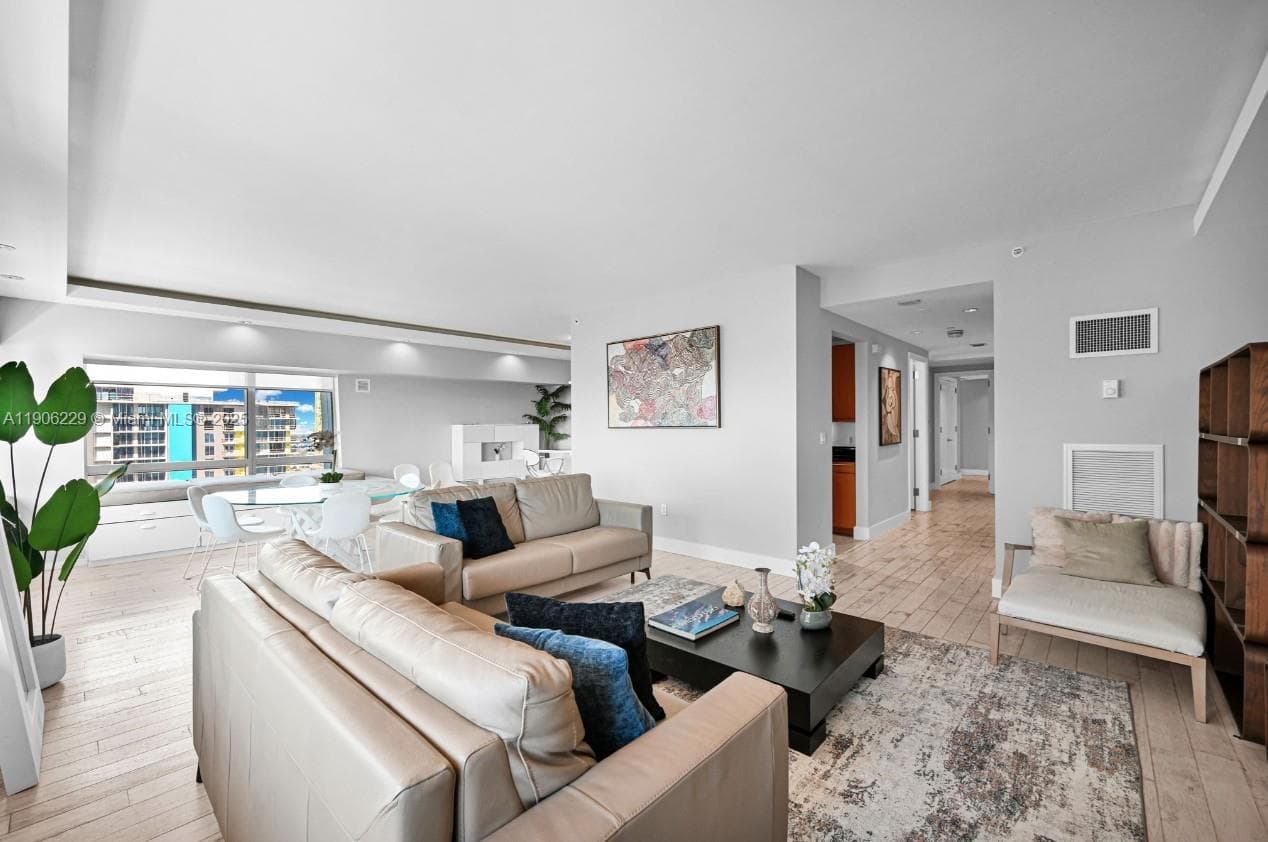 1435 Brickell Ave # 3401, Miami FL 33131 — 32