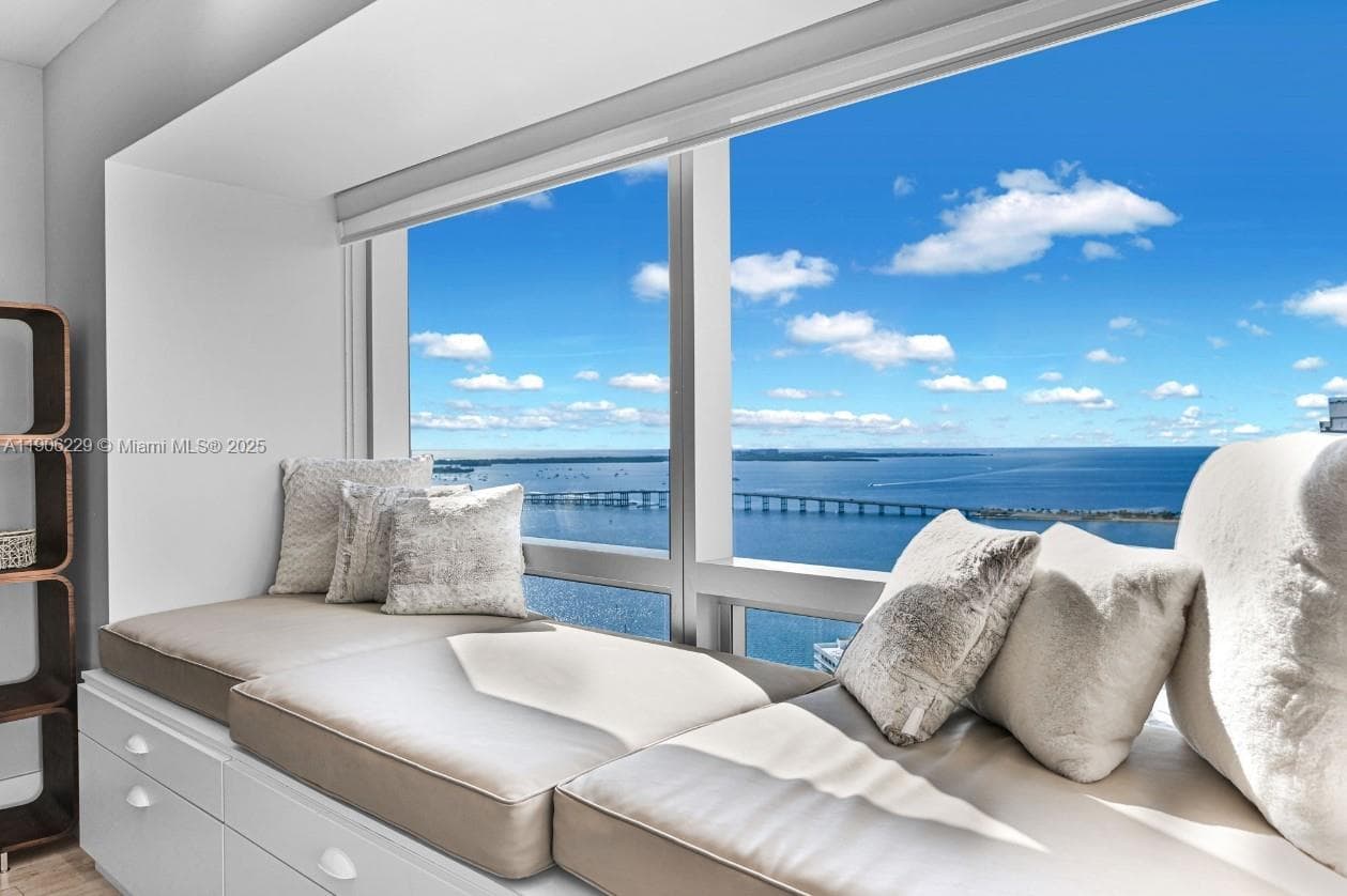 1435 Brickell Ave # 3401, Miami FL 33131 — 34