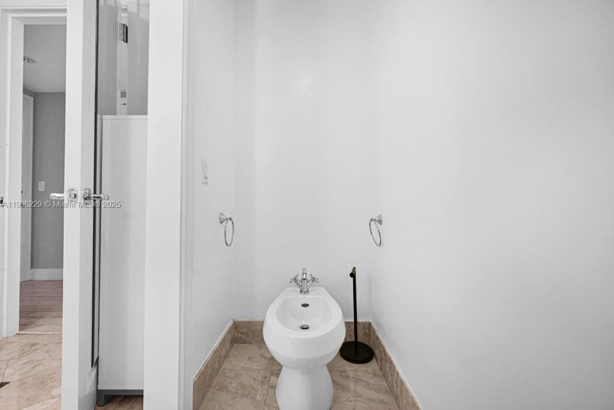 1435 Brickell Ave # 3401, Miami FL 33131 — 18