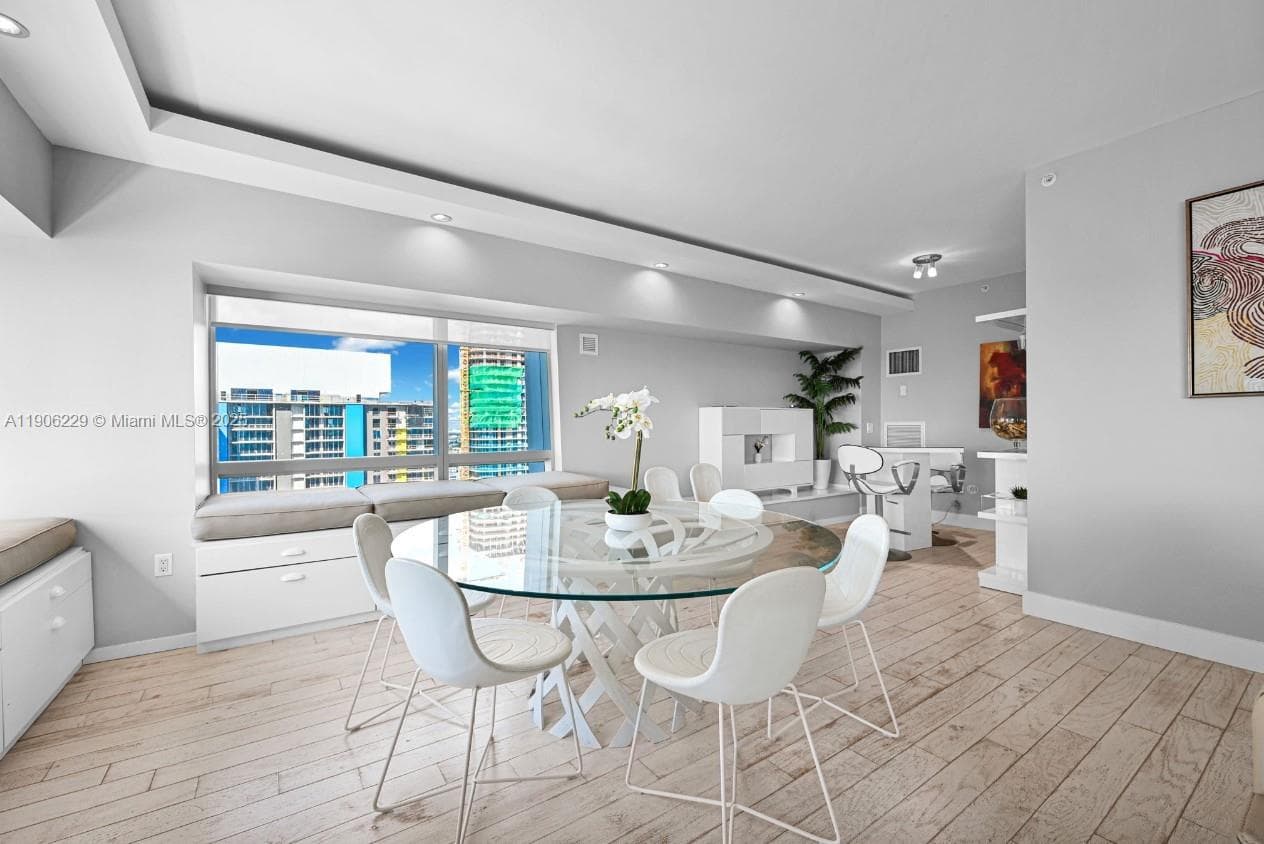 1435 Brickell Ave # 3401, Miami FL 33131 — 35