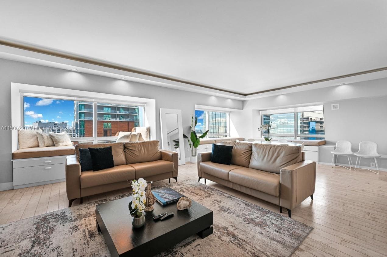 1435 Brickell Ave # 3401, Miami FL 33131 — 31